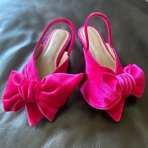 Pink velvet bow slippers